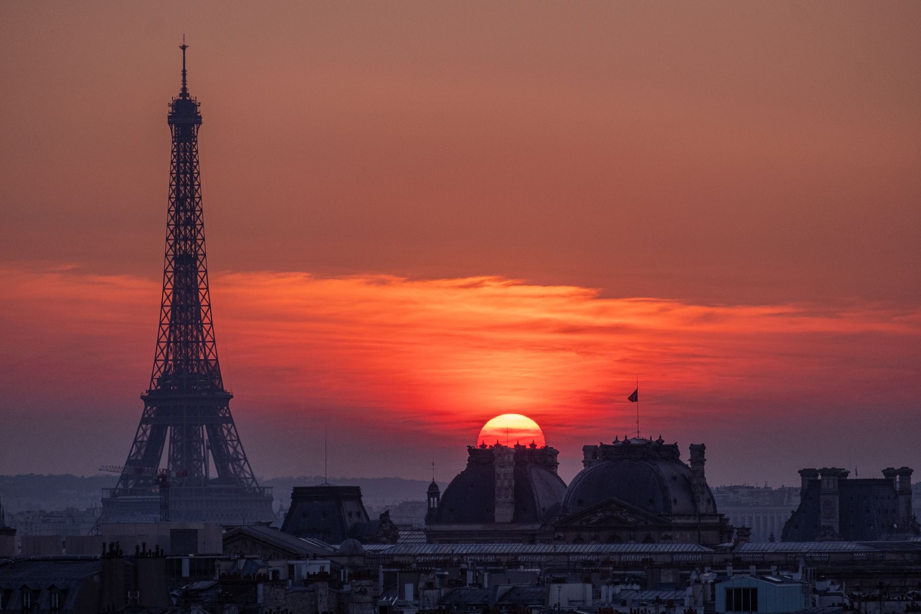 Vue panoramique de Paris au coucher du soleil